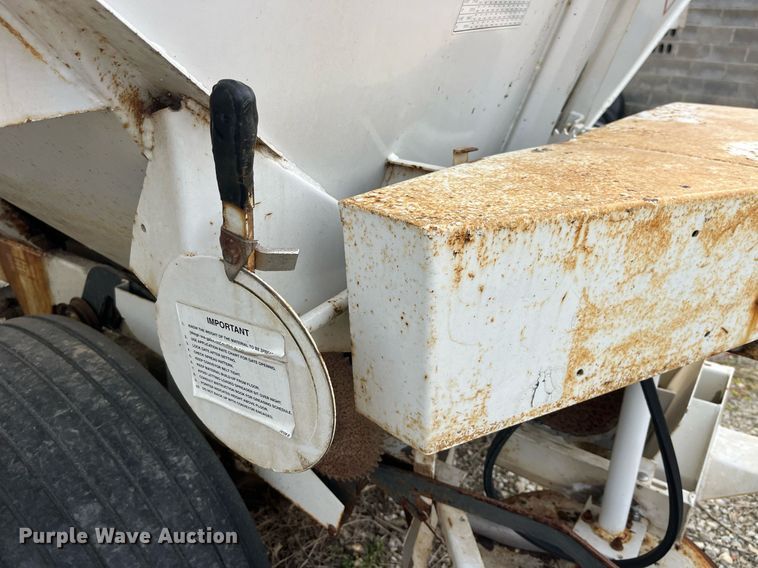 image for item LD9955 Willmar  Super 600 Narrow Track spreader