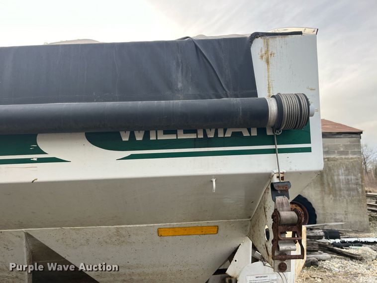 image for item LD9955 Willmar  Super 600 Narrow Track spreader