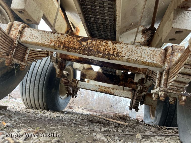 image for item LD9955 Willmar  Super 600 Narrow Track spreader