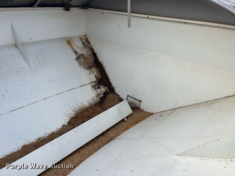 image for item LD9955 Willmar  Super 600 Narrow Track spreader