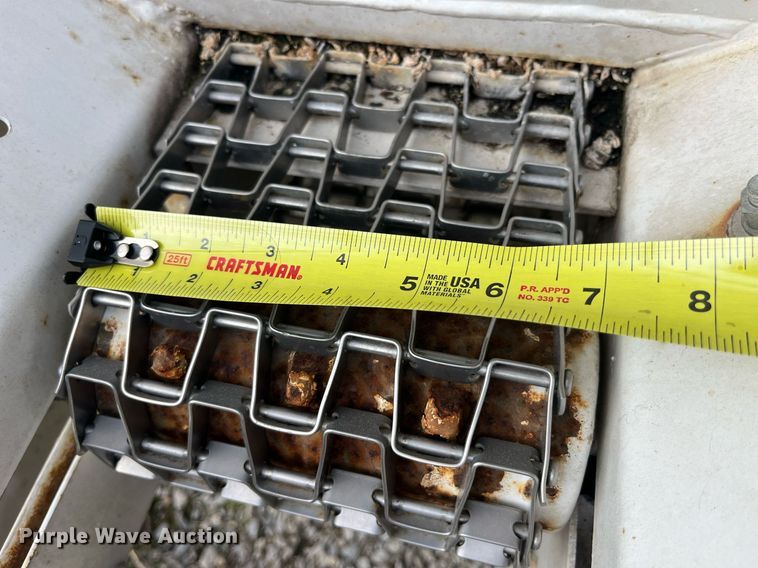 image for item LD9955 Willmar  Super 600 Narrow Track spreader