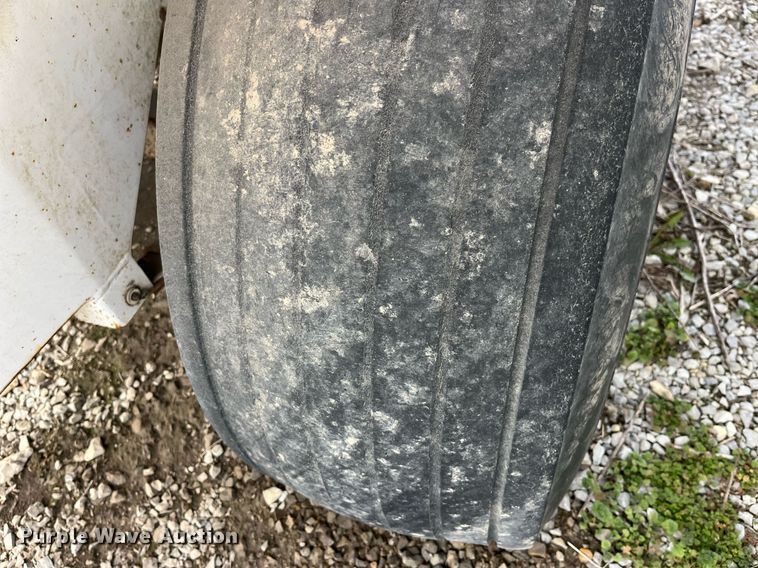 image for item LD9955 Willmar  Super 600 Narrow Track spreader