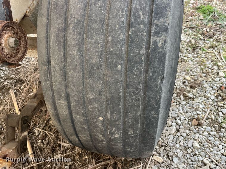 image for item LD9955 Willmar  Super 600 Narrow Track spreader