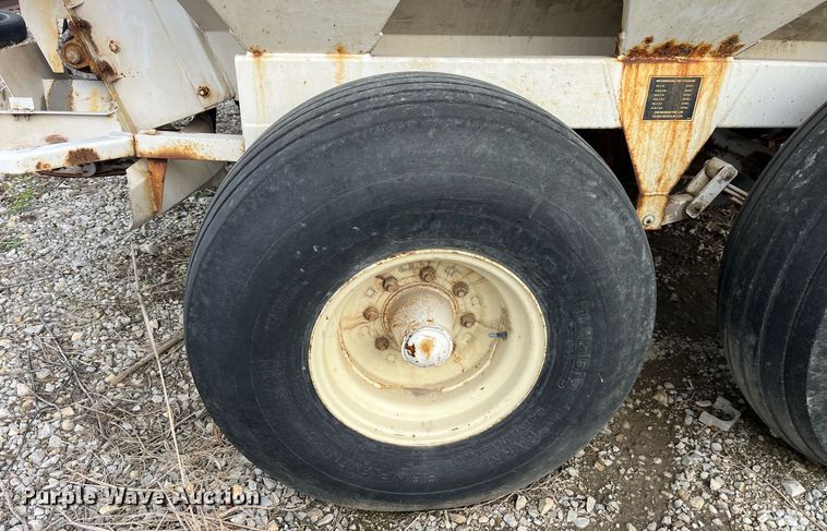 image for item LD9955 Willmar  Super 600 Narrow Track spreader