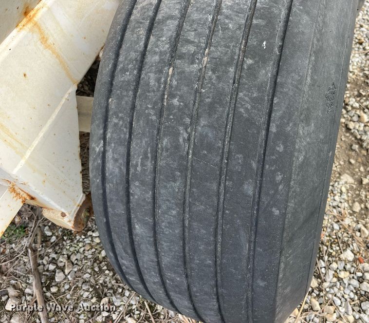 image for item LD9955 Willmar  Super 600 Narrow Track spreader