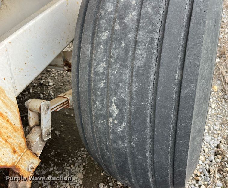 image for item LD9955 Willmar  Super 600 Narrow Track spreader