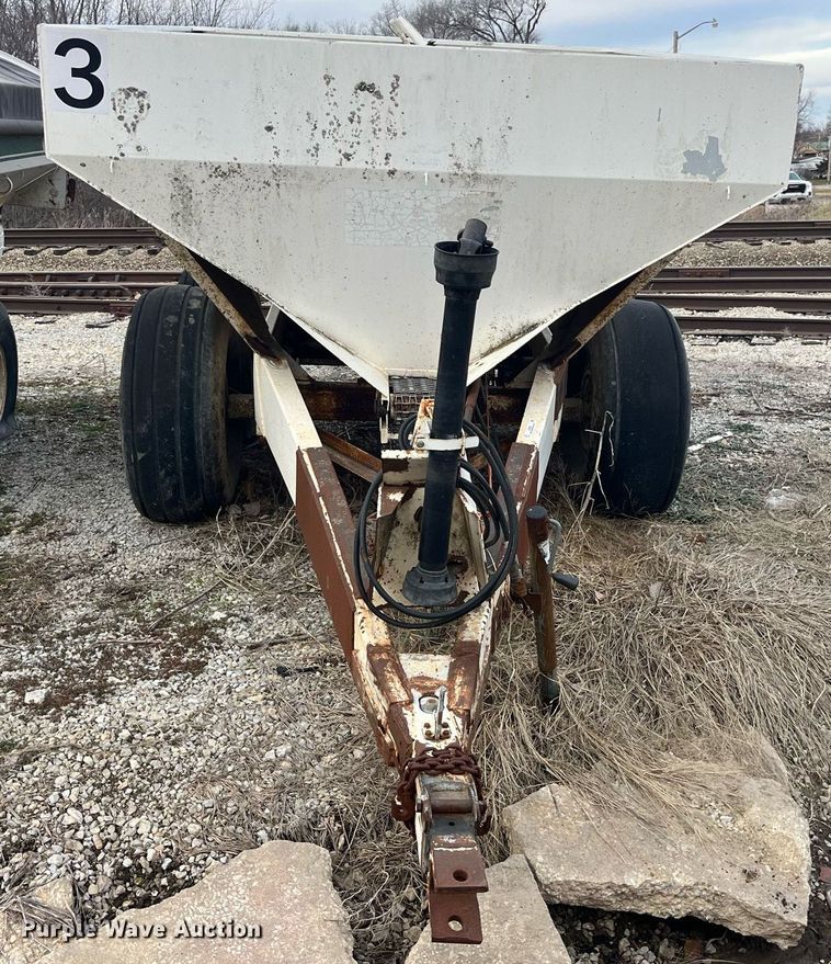 image for item LD9956 Willmar 600  spreader