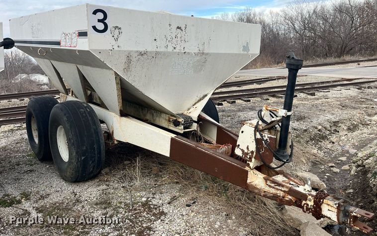 image for item LD9956 Willmar 600  spreader