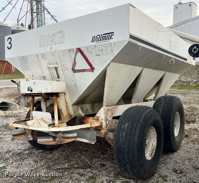 image for item LD9956 Willmar 600  spreader