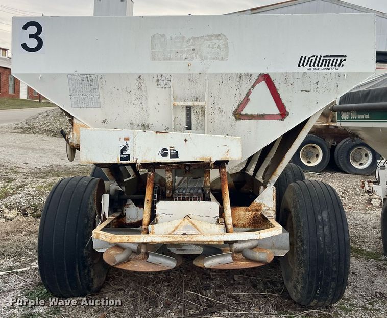 image for item LD9956 Willmar 600  spreader