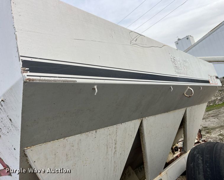 image for item LD9956 Willmar 600  spreader