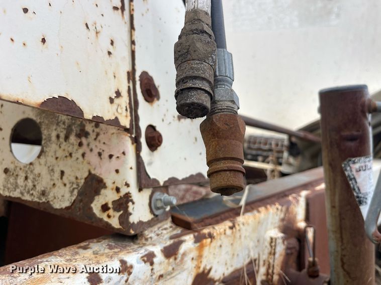 image for item LD9956 Willmar 600  spreader