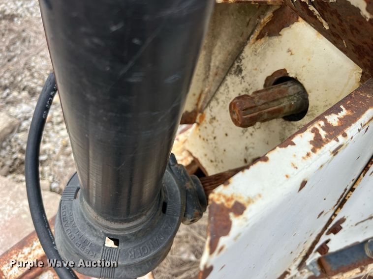 image for item LD9956 Willmar 600  spreader