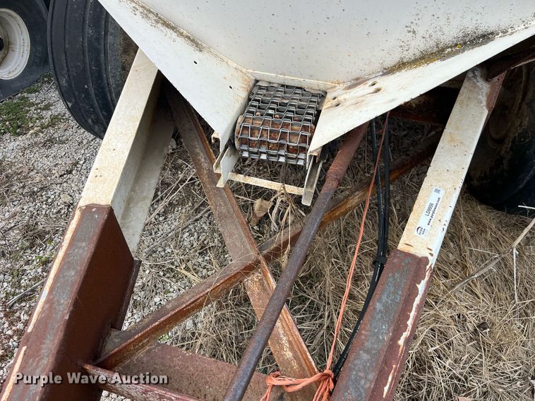 image for item LD9956 Willmar 600  spreader