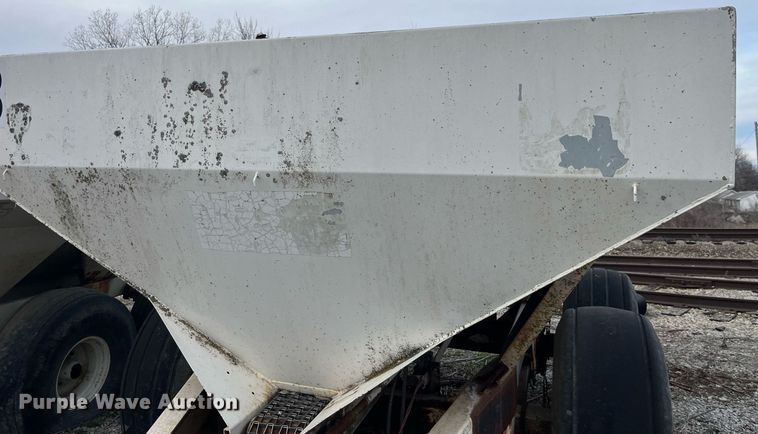 image for item LD9956 Willmar 600  spreader