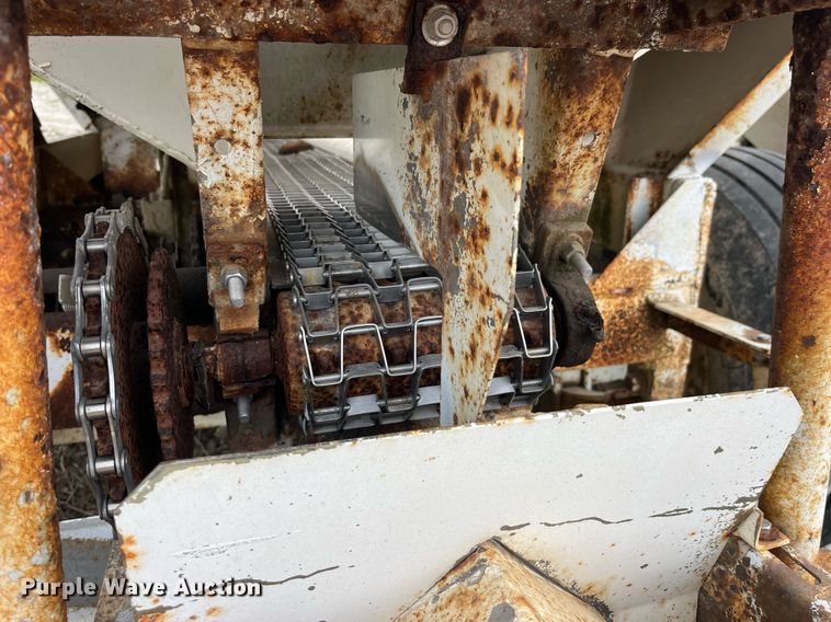 image for item LD9956 Willmar 600  spreader