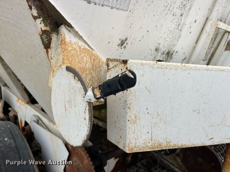 image for item LD9956 Willmar 600  spreader