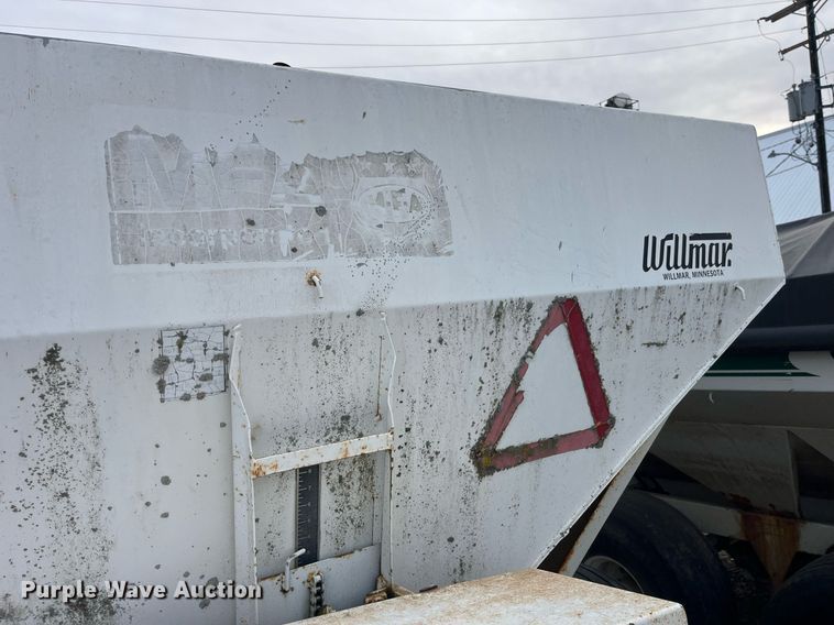 image for item LD9956 Willmar 600  spreader