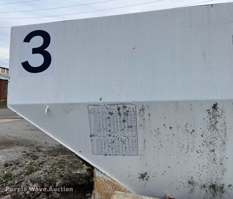 image for item LD9956 Willmar 600  spreader