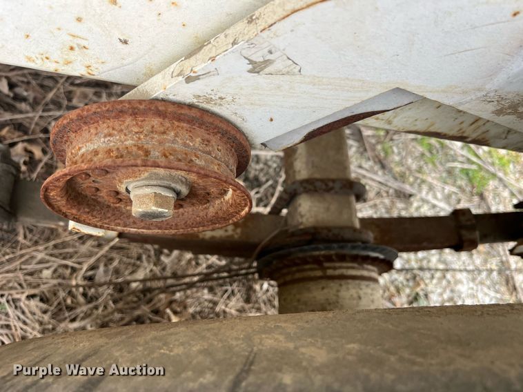 image for item LD9956 Willmar 600  spreader