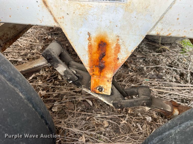 image for item LD9956 Willmar 600  spreader