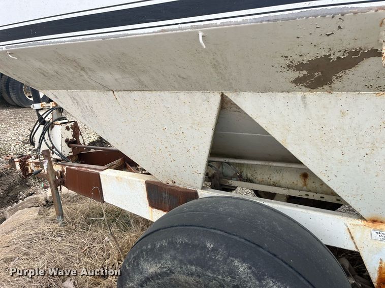 image for item LD9956 Willmar 600  spreader