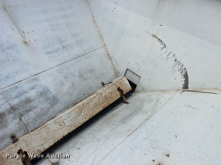 image for item LD9956 Willmar 600  spreader