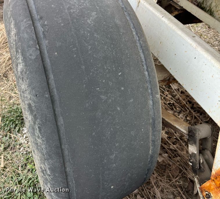 image for item LD9956 Willmar 600  spreader