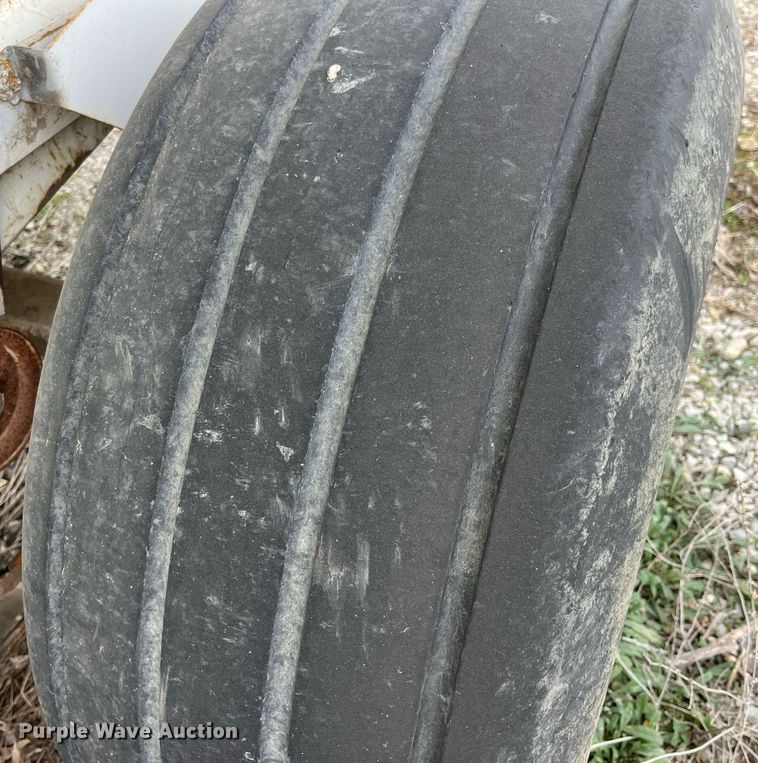 image for item LD9956 Willmar 600  spreader