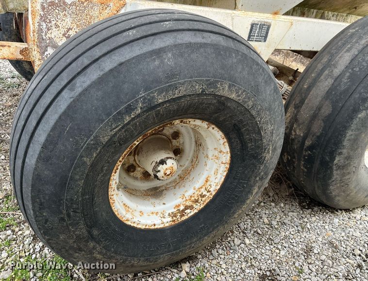 image for item LD9956 Willmar 600  spreader