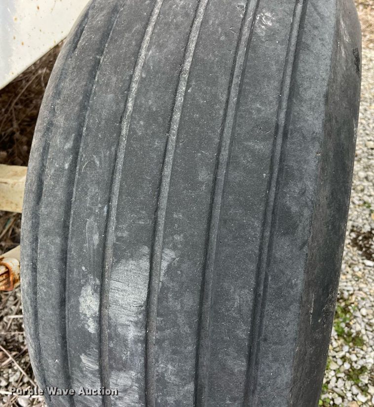 image for item LD9956 Willmar 600  spreader