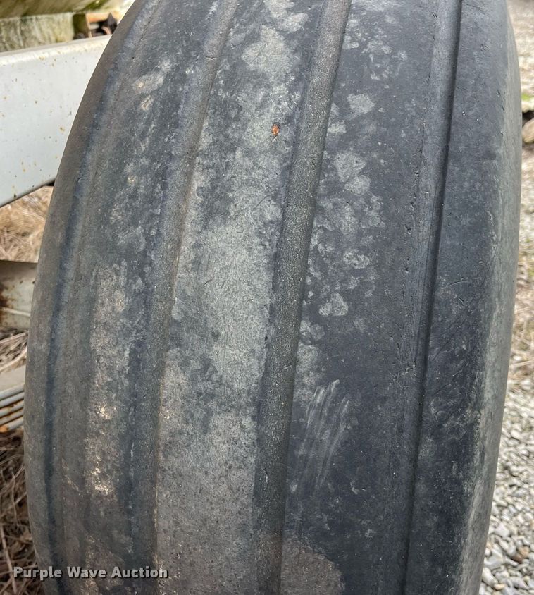 image for item LD9956 Willmar 600  spreader