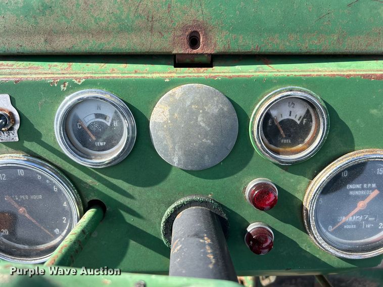 image for item MO9173 1962 Oliver 1800 tractor