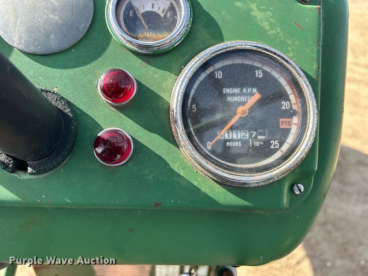 image for item MO9173 1962 Oliver 1800 tractor