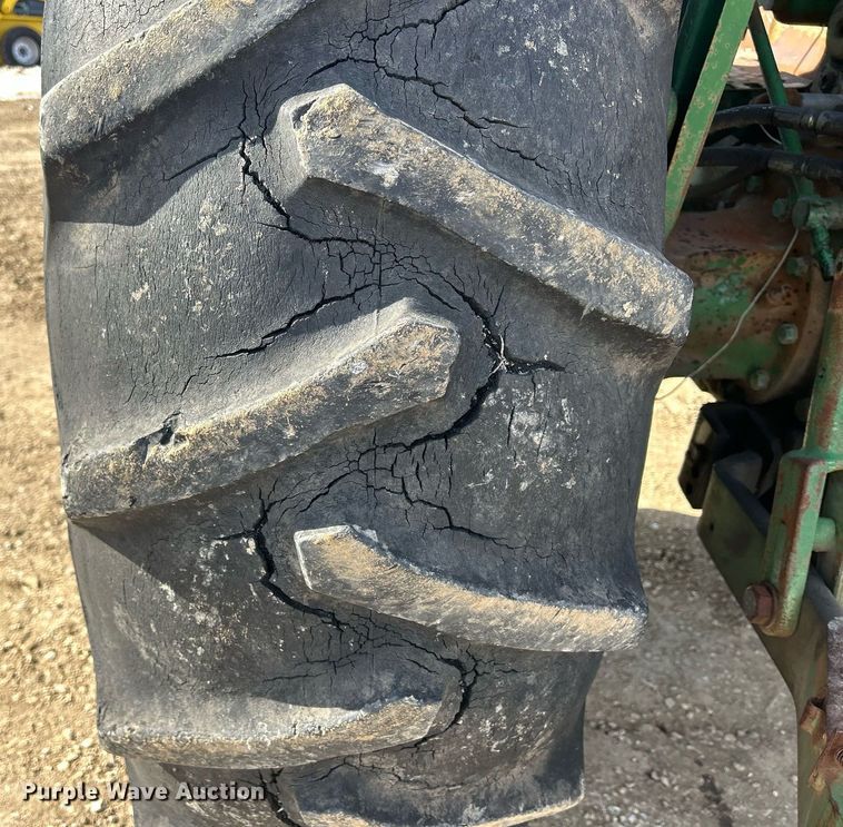 image for item MO9173 1962 Oliver 1800 tractor