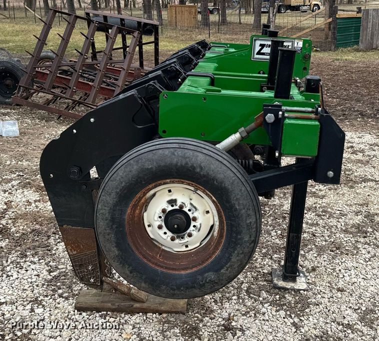 image for item NF9276 Unverferth Zone Builder 110 in-line ripper