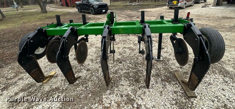 image for item NF9276 Unverferth Zone Builder 110 in-line ripper