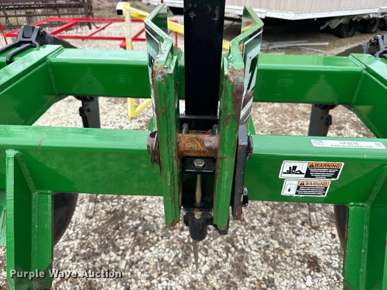 image for item NF9276 Unverferth Zone Builder 110 in-line ripper