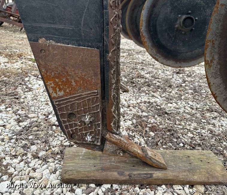 image for item NF9276 Unverferth Zone Builder 110 in-line ripper