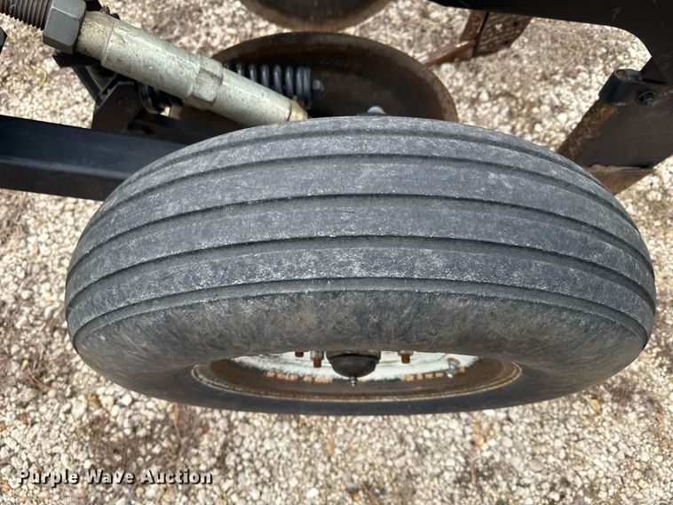 image for item NF9276 Unverferth Zone Builder 110 in-line ripper