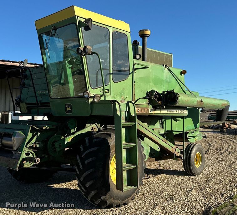 image for item NF9303 John Deere 7700 combine