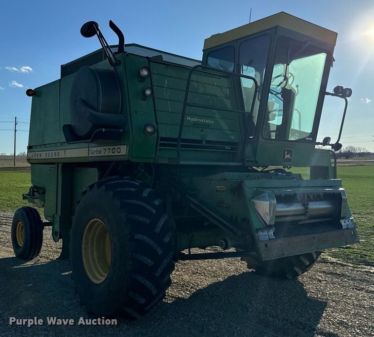 image for item NF9303 John Deere 7700 combine