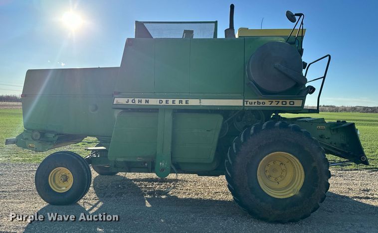 image for item NF9303 John Deere 7700 combine