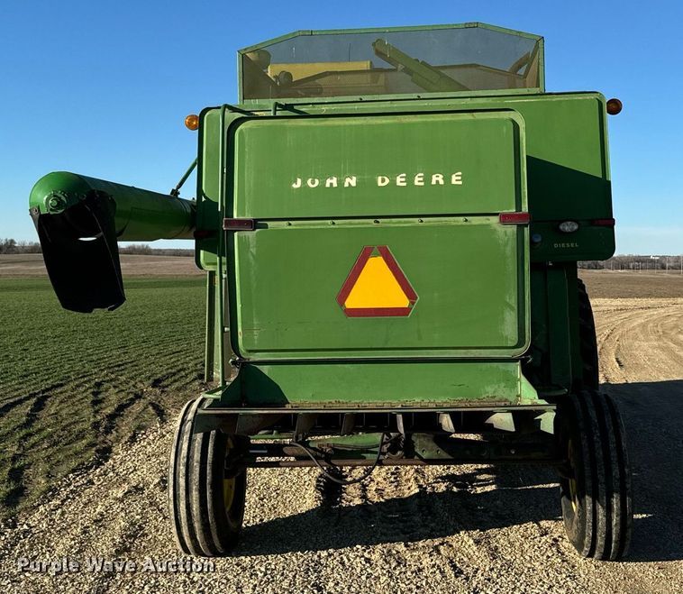 image for item NF9303 John Deere 7700 combine