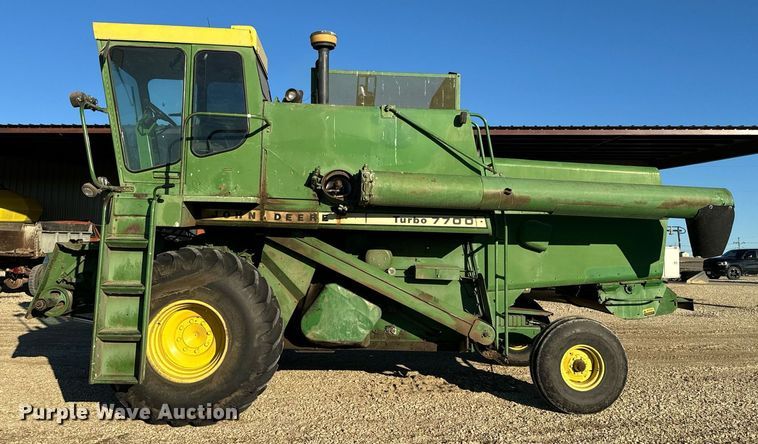 image for item NF9303 John Deere 7700 combine