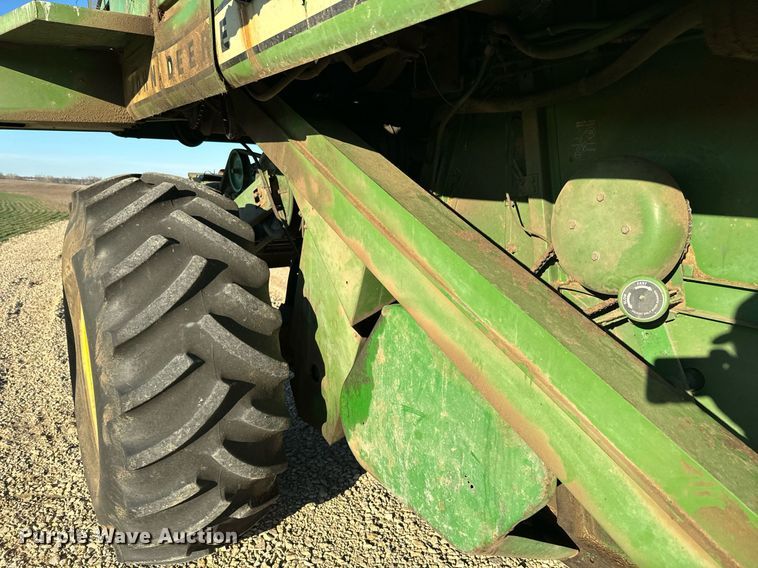 image for item NF9303 John Deere 7700 combine