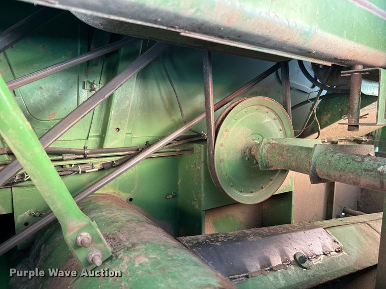 image for item NF9303 John Deere 7700 combine