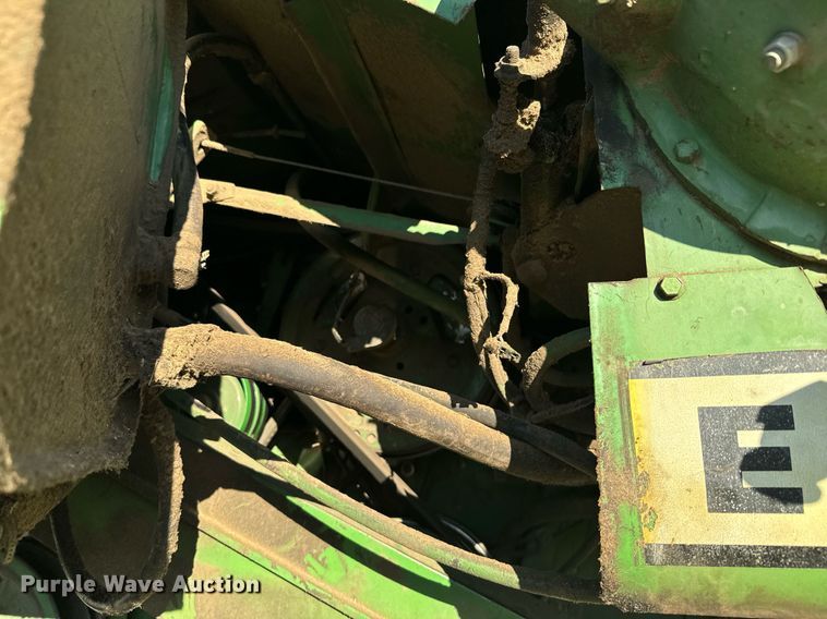 image for item NF9303 John Deere 7700 combine