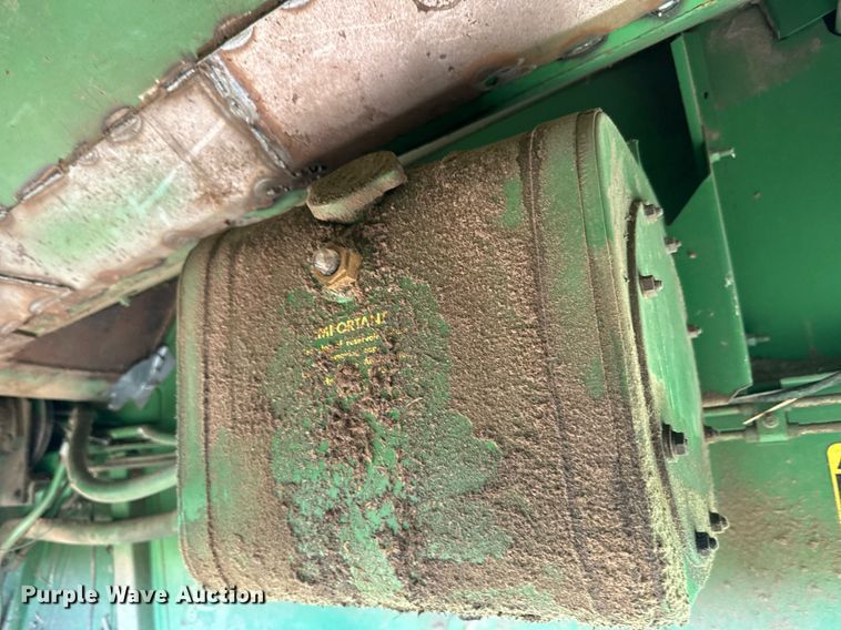 image for item NF9303 John Deere 7700 combine