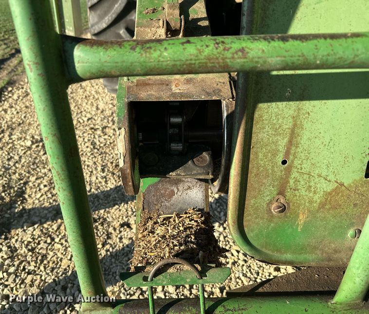 image for item NF9303 John Deere 7700 combine